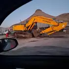 للايجار بوكلين حفر اراضي وتكسير صخور