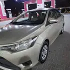 سيارة تويوتا يارس ذهبي 2014