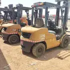 للبيع 2رافاعات شوكيه كتربلر3طن