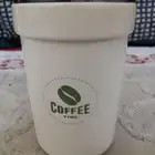 كوب قهوة وكوب شاي