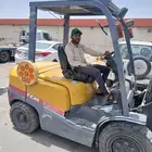 يوجد لدينا جميع انواع المعدات كرينات و سيزارلفت مان لفت