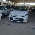 تويوتا كامرى ال اى هيبرد موديل 2025 أبيض