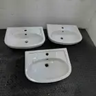 للبيع 3 مغاسل مستعملة