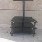 طاوله مع حامل شاشه سوداء