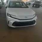 تويوتا كامرى ال اى بنزين موديل 2025 اللون ابيض