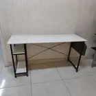 طاولة مكتب