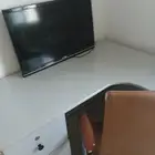 طاولة زاوية كمبيوتر وشاشه