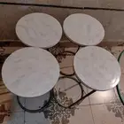 طاوله معاه 4 طولات صغيره وحده مايله