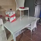 طاولة طعام مع ست كراسي شاشة ال سي دي 42 بوصة غسالة صحون مكيف