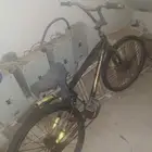 سيكل للبيع مافيه اي شي 6شهور داوم عليه