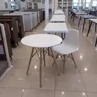 كراسي وطاولات