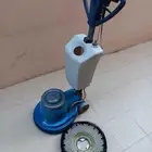 مكنة غسيل الفرس والبلاط