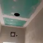 مقاول يقوم باعمال جميع الترميم