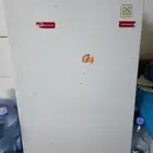 ثلاجة بحالتها الاصليه قابلة لعديد من الاغراض