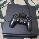 سلام عليكم سوني 4 شغال ومعه يدته و نضيف السوم