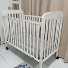 سرير أطفال قابل للرفع والنزول