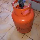 أنبوبة غاز مع منظم