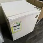 ثلاجة صغيرة