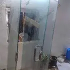 باب زجاج سكريت مقاس الطول 2.10 متر والعرض 1.00متر مع2 ثوابت