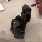 يتوفر لدينا قفل باب شنطه جيب لاندكروزر موديل 2010 2012 2015