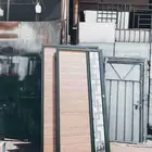 باب الحديد مغلق