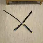 سيف خشبي يحمل الطراز الياباني