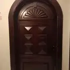 متخصصين فى جميع انواع صيانات الابواب ودهانات الاخشاب والحديد