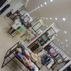 محل ملابس نسائيه للتقبيل بكامل الاغراضه