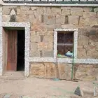معلم حجر وتلبيس جميع انواع الحجر وتظبيط ممرات وحدائق