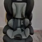 كرسي سيارة للأطفال شبه الجديد للبيع جنوب الرياض