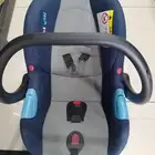 مقعد كرسي سيارة للاطفال