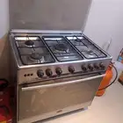 فرن غاز خمس عيون شغال فوق وتحت كله تمام