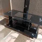 طاولة شاشة كبيرة ونظيفة