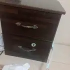 غرفة نوم وغرفة معيشه وسرير اطفال ودولاب كبير
