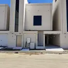 للبيع بأحد رفيده شقه دور ارضي مع حوش واسع من 550 الف