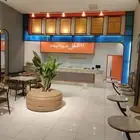 محل ايجار امام مطار بيشة و حديقة المطار 2فتحة مساحة 90متر