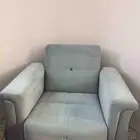 كرسي نظيف شبه جديد من ايكيا قافل لفتح سرير أطفال