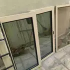 شباك الالمنيوم متر في متر زجاج عاكس مع شبك حرامي شبه جديد