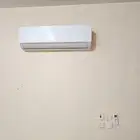 مكيفات اسبلت وسخانات ودولاب تخزين