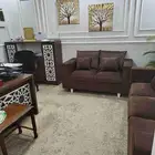 مكتب مؤثث للتقبيل مكون من غرفتين وصالة ومطبخ ودورة مياه