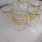 طاولات واحده كبير وست صغير مع مجلس مقاس 6 4 لون بيج