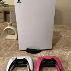 بلايستيشن 5 مع الايادي والكرتون والاسلاك   gta5