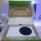 للبيع اكس بوكس سيريس اس نظيف جدا مع ضمان و فاتوره من اكسترا