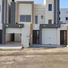 للبيع بأبها ح الزهور دور ارضي مع حوش واسع من 590 الف مودرن