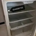 ثلاجة وجهاز رياضي وطاوله