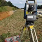 مساح متواجد في منطقة عسير للرفع المساحي وكافة أعمال المساحة