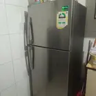 ثلاجة شبه جديده البيع
