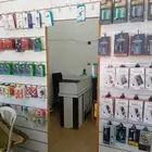 محل اتصالات لتقبيل بكامل أغراضه