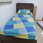 يوجد لدي سريرين هذا في الصورة و واحد ثاني نفسه بس لونه اغمق