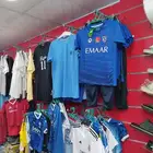 محل رياضه أو الملابس والكماليات للبيع
